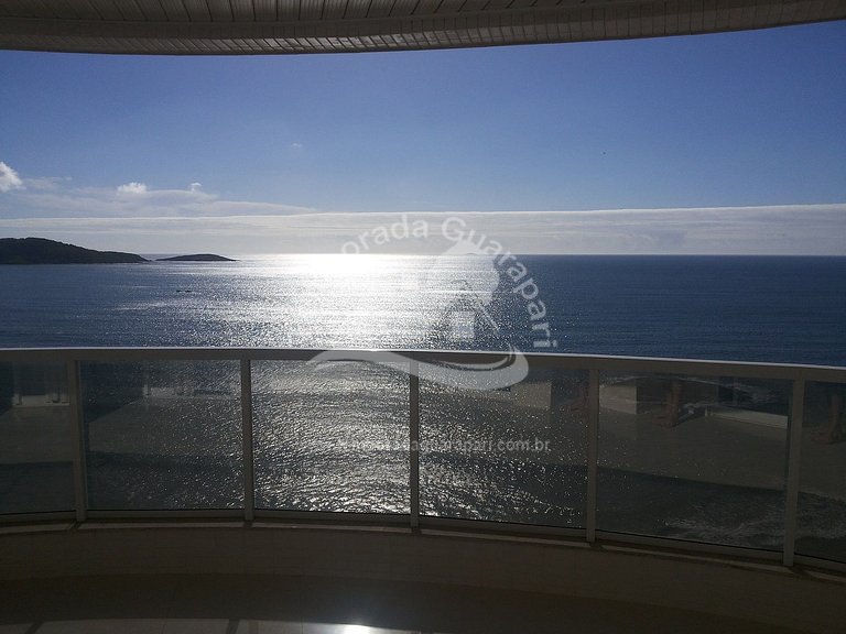 Apto , Frente a Praia , 3 Quartos , sendo 2 Suítes