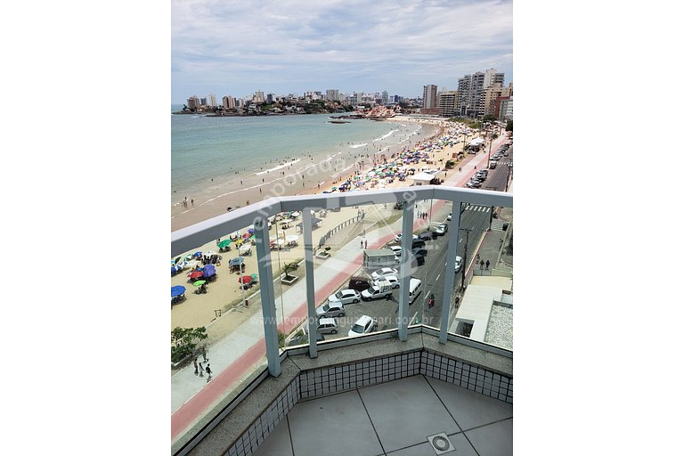 Apto de Frente a Praia com 3 quartos