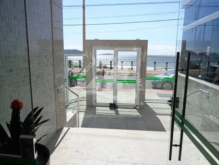 Apto , Frente a Praia , 3 Quartos , sendo 2 Suítes
