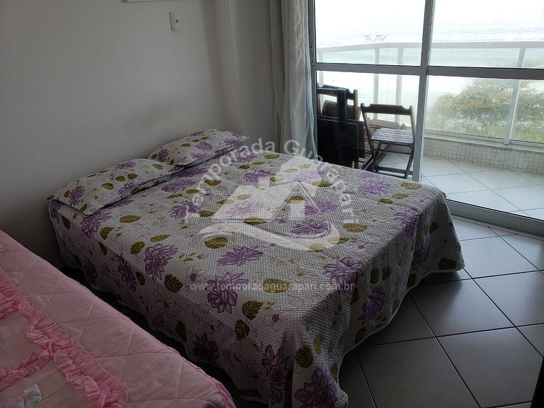 Apto de Frente a Praia com 3 quartos