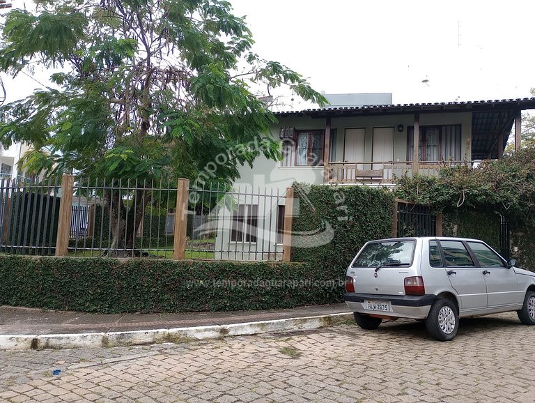 Casa c/ 4 Quartos Sendo 2 Suítes , Piscina e Churrasqueira,