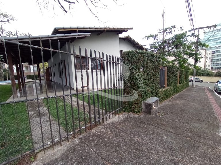 Casa c/ 4 Quartos Sendo 2 Suítes , Piscina e Churrasqueira,