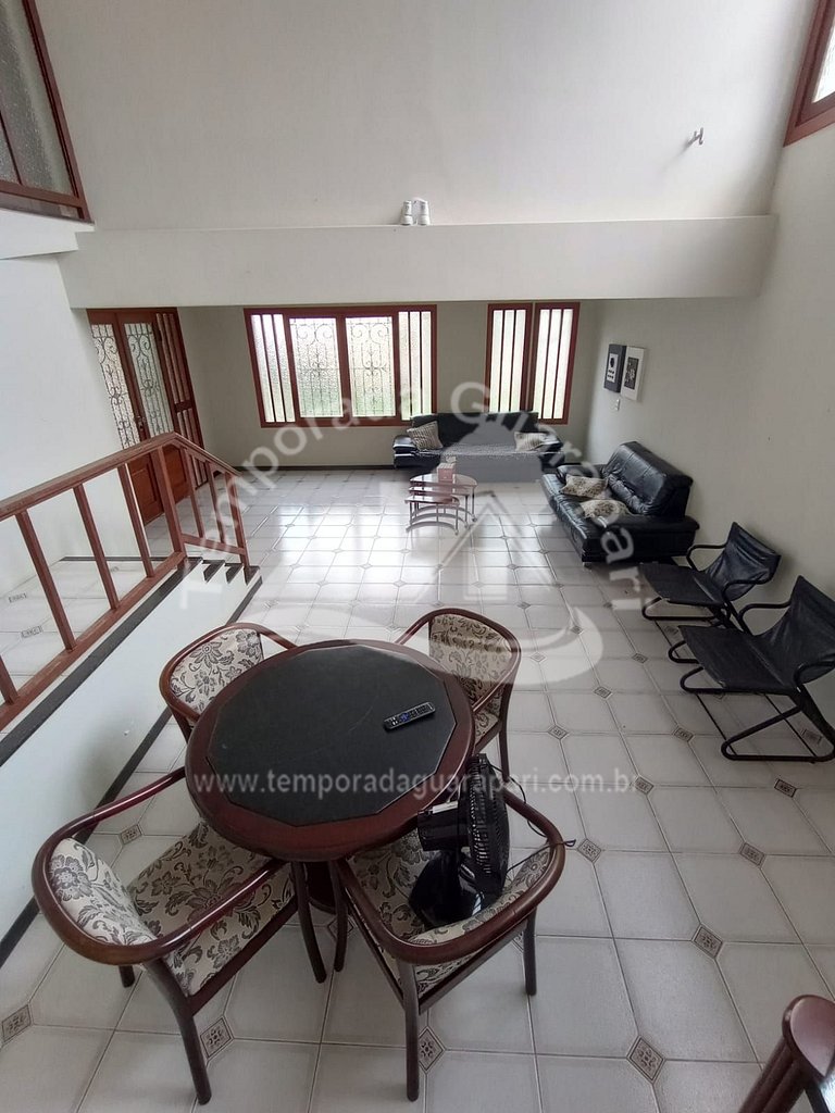 Casa c/ 4 Quartos Sendo 2 Suítes , Piscina e Churrasqueira,
