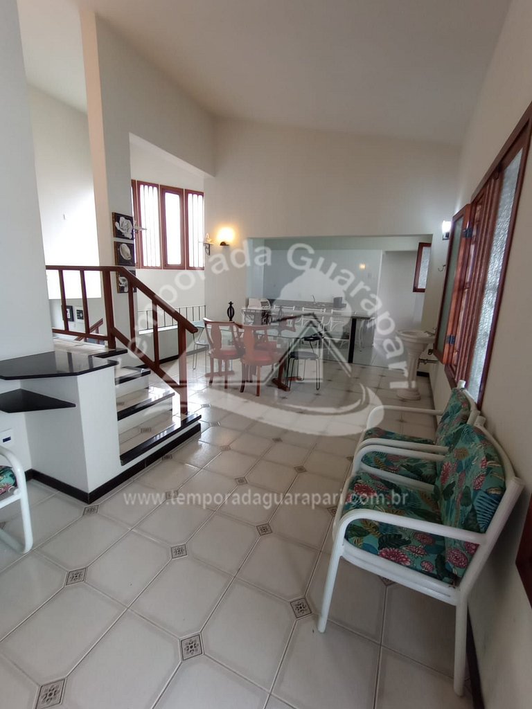 Casa c/ 4 Quartos Sendo 2 Suítes , Piscina e Churrasqueira,