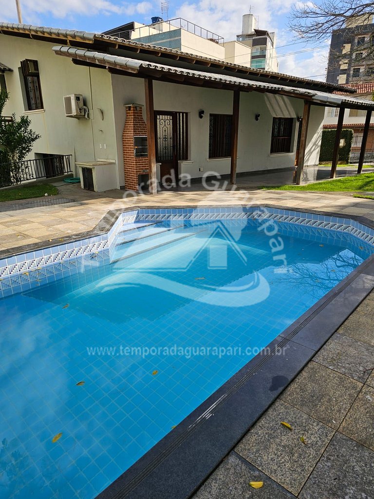 Casa c/ 4 Quartos Sendo 2 Suítes , Piscina e Churrasqueira,