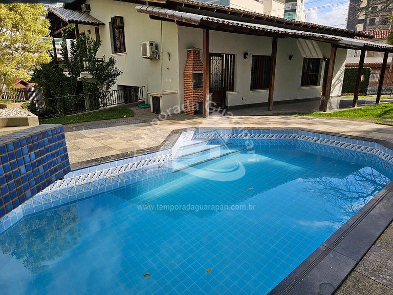 Casa c/ 4 Quartos Sendo 2 Suítes , Piscina e Churrasqueira,