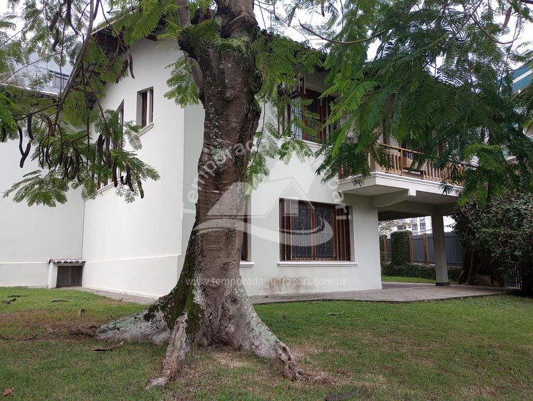 Casa c/ 4 Quartos Sendo 2 Suítes , Piscina e Churrasqueira,