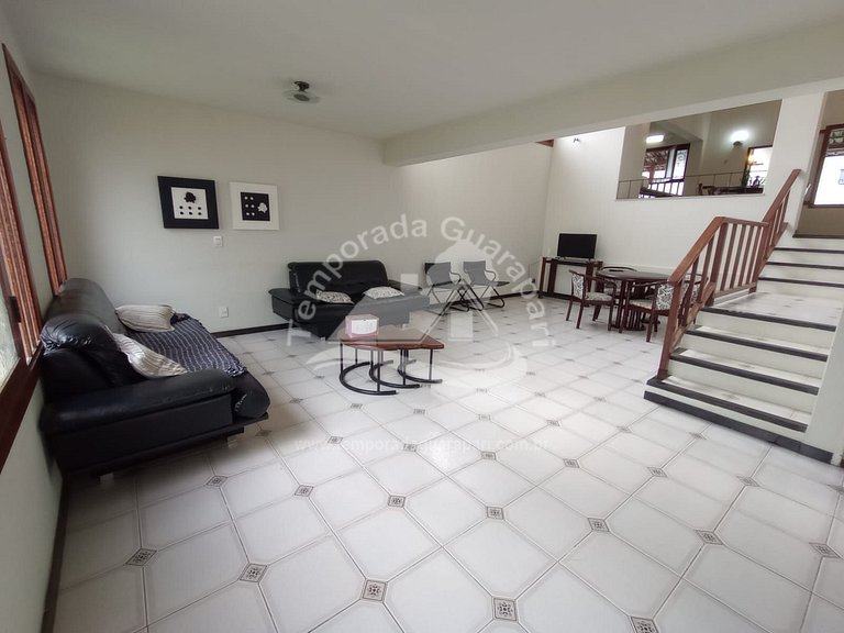 Casa c/ 4 Quartos Sendo 2 Suítes , Piscina e Churrasqueira,