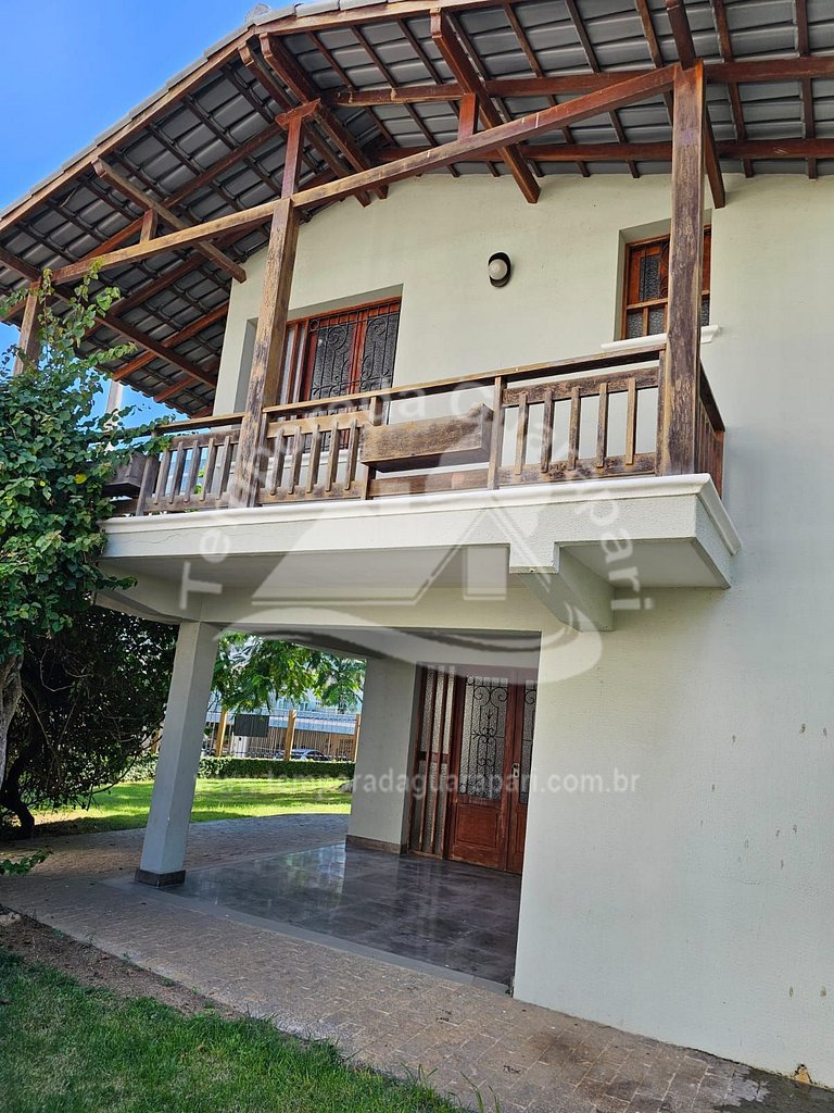 Casa c/ 4 Quartos Sendo 2 Suítes , Piscina e Churrasqueira,