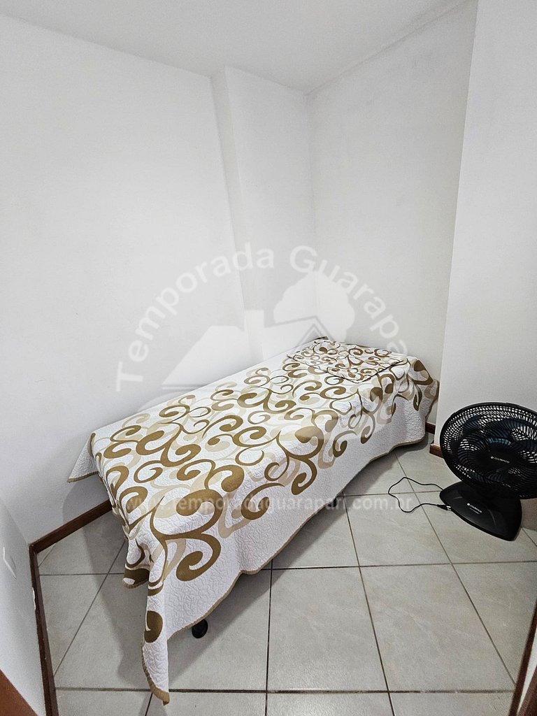 Apto. com 3 Quartos + 1 Dependência, 2 Garagens