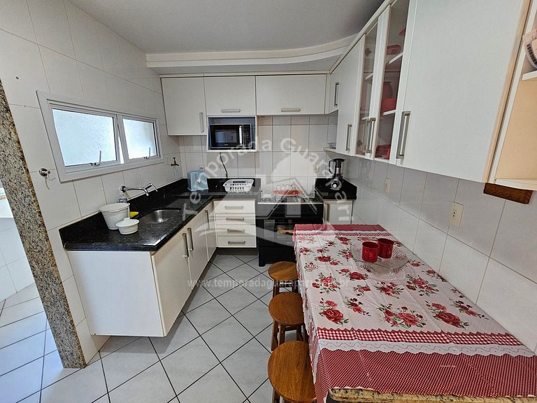 Apto. com 3 Quartos + 1 Dependência, 2 Garagens