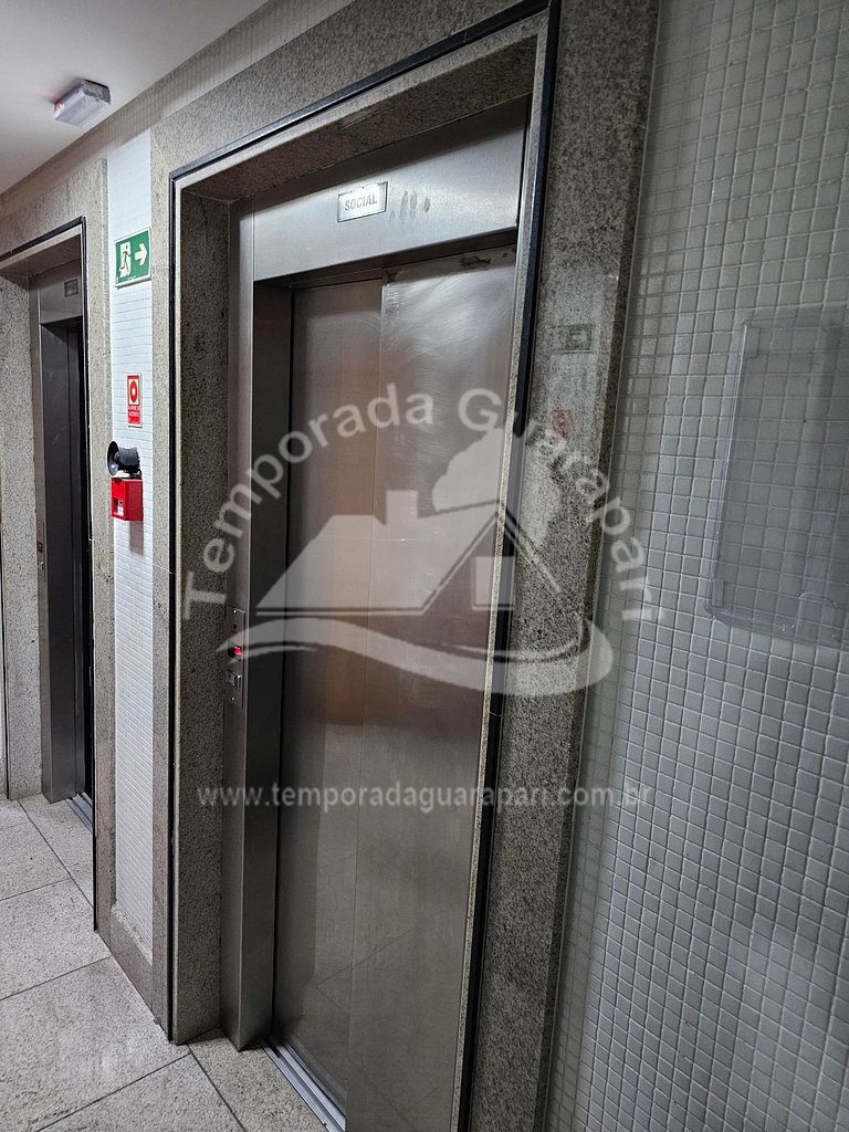 Apto. com 3 Quartos + 1 Dependência, 2 Garagens